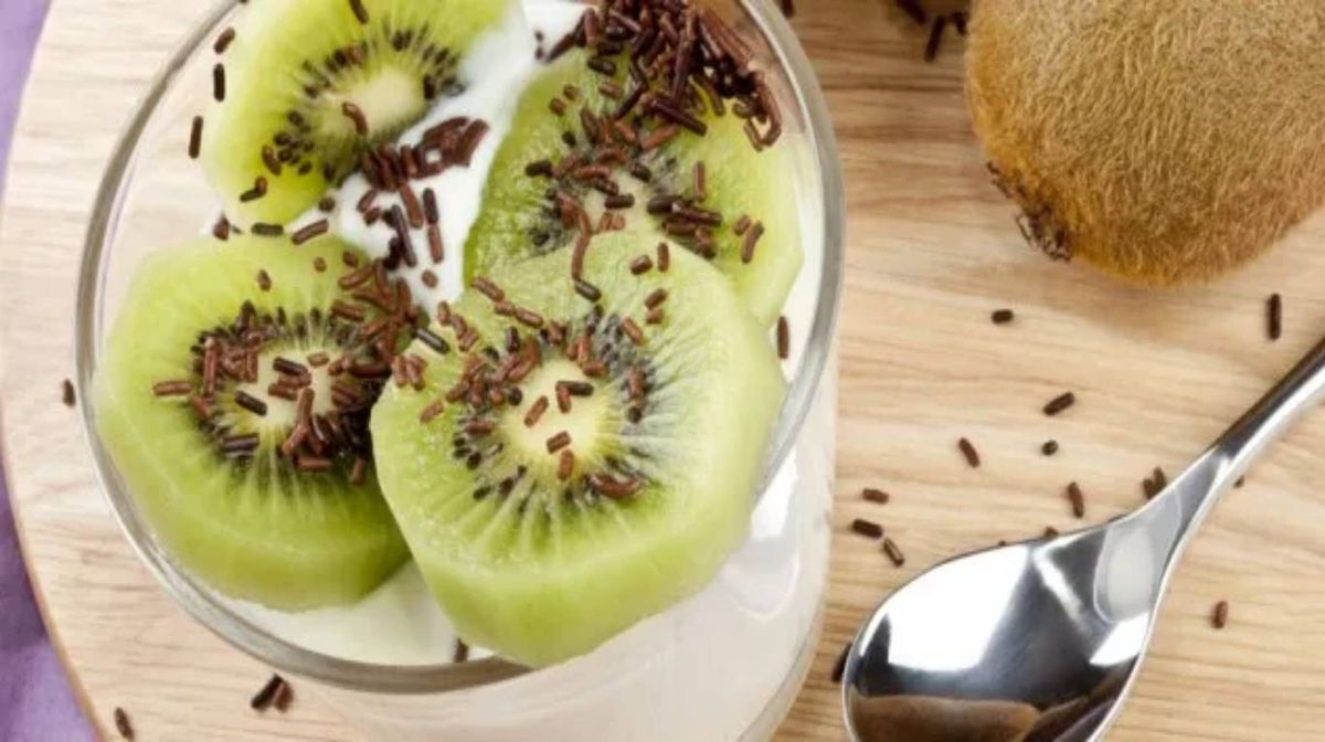 Mousse de yogur y kiwi