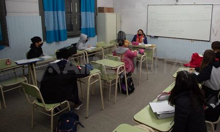 Las burbujas sanitarias se mantienen en tanto el distanciamiento siga siendo una obligación en las escuelas de Santa Fe. Las burbujas sanitarias se mantienen en tanto el distanciamiento siga siendo una obligación en las escuelas de Santa Fe.