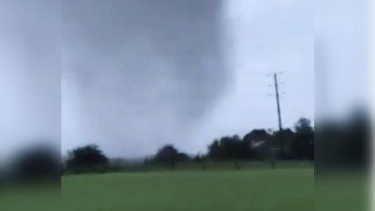 Las imágenes de un tornado tocando tierra en Carolina del Norte