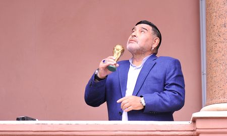 ¿que camisetas le llevo maradona a alberto fernandez? ¿que camisetas le llevo maradona a alberto fernandez?