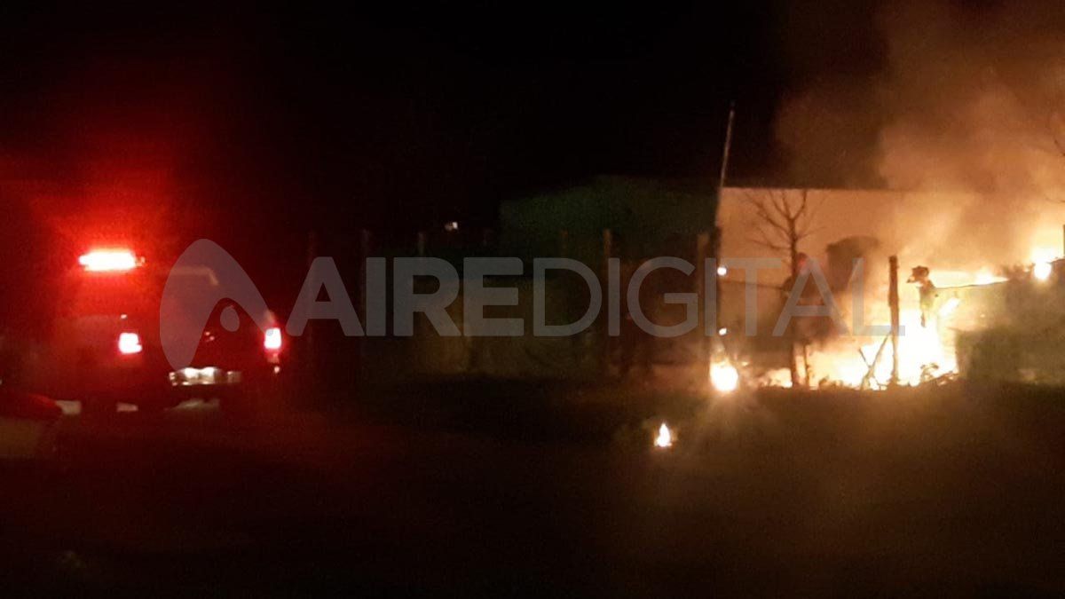 El auto fue incendiado en la madrugada de este jueves.