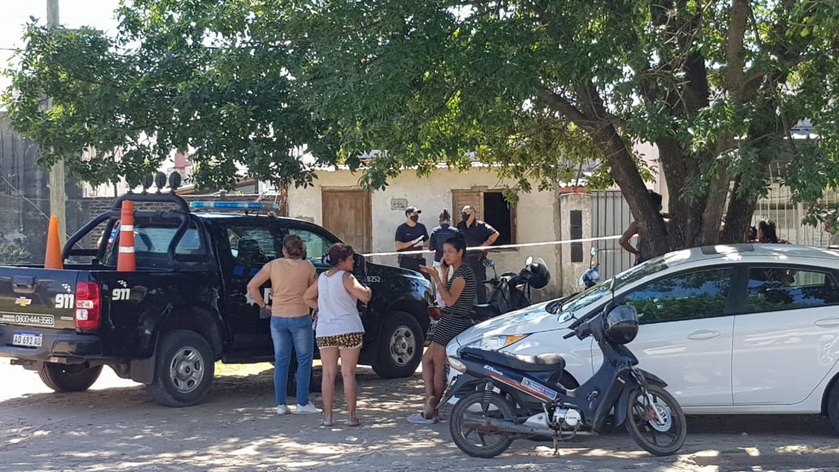 El fiscal de turno, Leandro Mai, expresó a medios reconquistenses que en principio se trata de un homicidio seguido de suicidio en el que un hombre le habría dado muerte a su ex pareja y luego se quitó la vida. "Es lo que indica el marco fáctico", anticipó