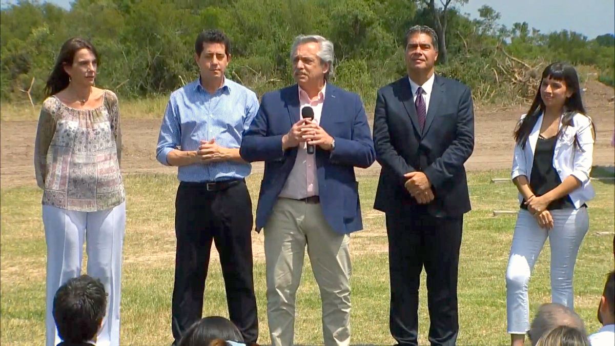 Alberto Fern&aacute;ndez inaugur&oacute; viviendas en Chaco junto a Mar&iacute;a Eugenia Bielsa.