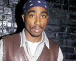 Tupac Shakur fue atacado a tiros el 7 de septiembre de 1996 mientras viajaba en un BMW junto a Suge Knight por las calles de Las Vegas. Tupac Shakur fue atacado a tiros el 7 de septiembre de 1996 mientras viajaba en un BMW junto a Suge Knight por las calles de Las Vegas.