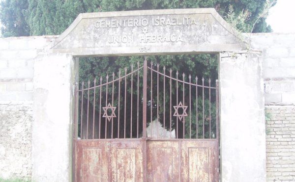 Abren las puertas de misterioso cementerio de mafiosos y prostitutas