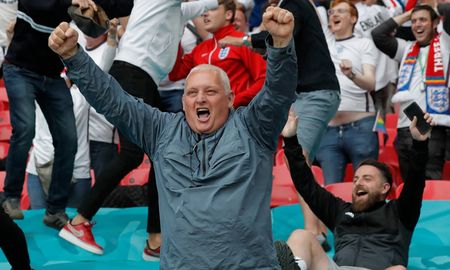 El gobierno de Italia anticipó que no permitirán el ingreso de hinchas ingleses para el partido por la Eurocopa ante Ucrania. El gobierno de Italia anticipó que no permitirán el ingreso de hinchas ingleses para el partido por la Eurocopa ante Ucrania.