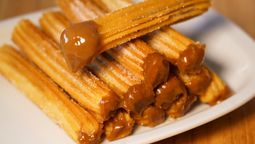 La receta fácil para hacer churros en casa. La receta fácil para hacer churros en casa.