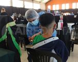 Los niños y niñas de 3 a 11 años reciben la vacuna Sinopharm y los adolescentes de 12 a 17 la de Pfizer.