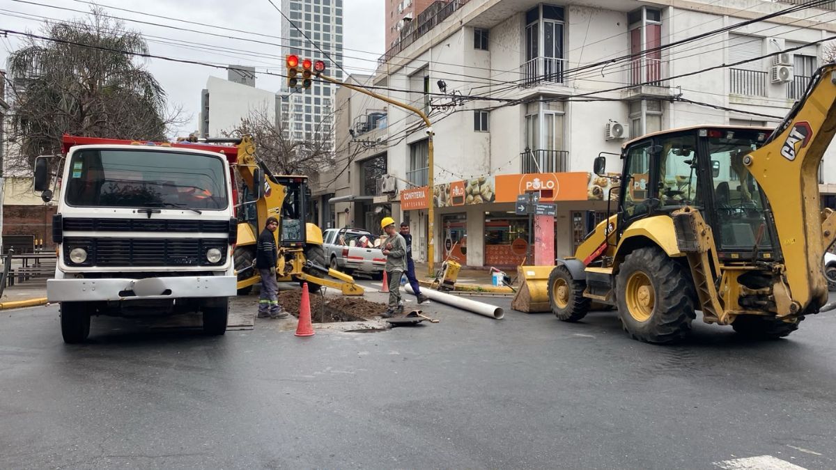 Aguas Santafesinas trabaja este sábado en la renovación de un tramo de la red cloacal y hay desvíos de tránsito en el macrocentro.