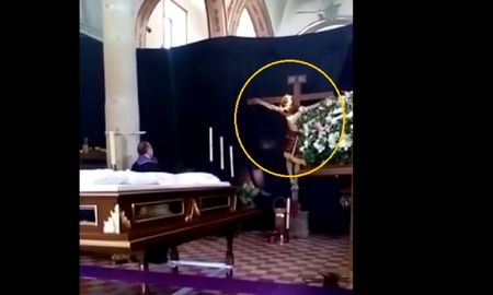 Video: captaron una estatua de Jesús que mueve la cabeza Video: captaron una estatua de Jesús que mueve la cabeza
