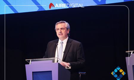 fernandez cruzo duramente a macri por la desocupacion y la pobreza y aseguro que pondra al pais ?de pie? fernandez cruzo duramente a macri por la desocupacion y la pobreza y aseguro que pondra al pais ?de pie?