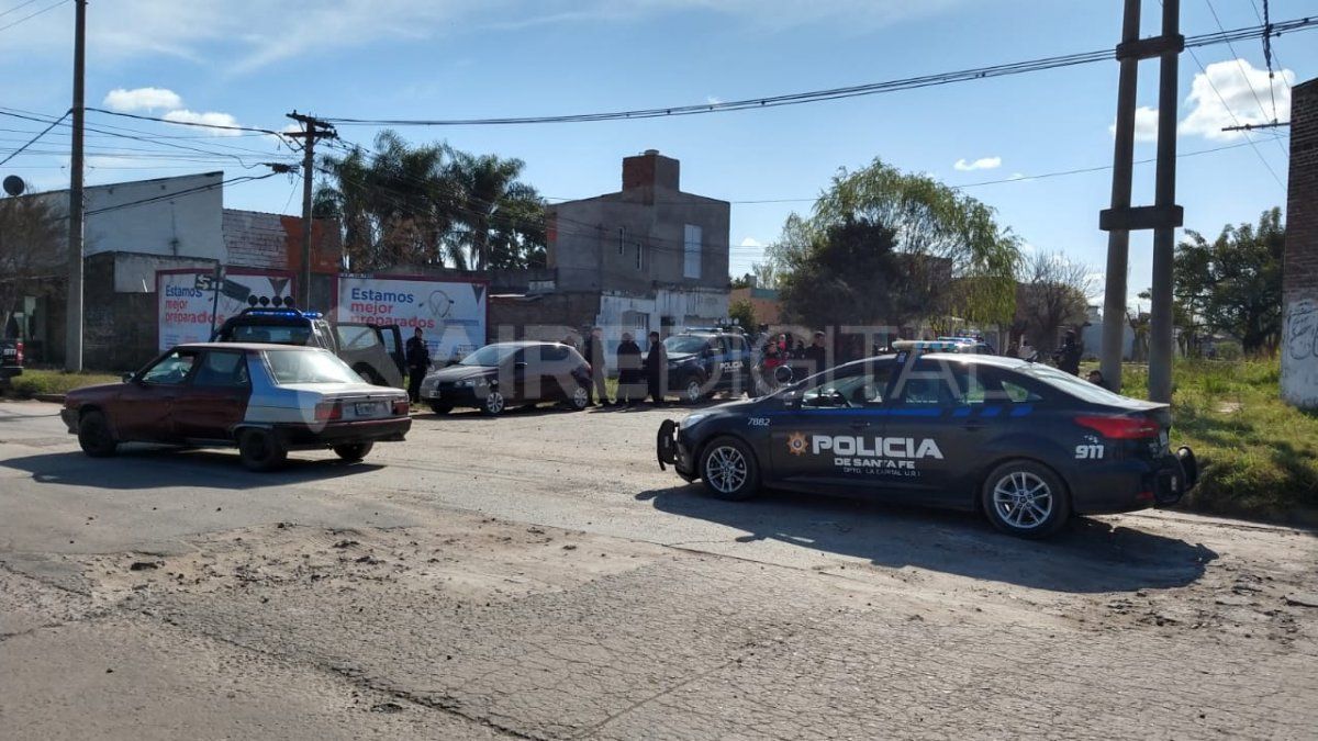 En inmediaciones de&nbsp;Hugo Wast y Hermano Figueroa qued&oacute; el auto en el que se trasladaban los tres j&oacute;venes que desataron una balacera