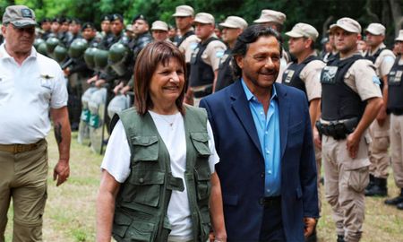 La ministra de Seguridad de la Nación Patricia Bullrich junto al gobernador de Salta Gustavo Sáenz. La ministra de Seguridad de la Nación Patricia Bullrich junto al gobernador de Salta Gustavo Sáenz.