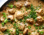 Las albóndigas Stroganoff son una gran alternativa a las tradicionales con salsa de tomate. Las albóndigas Stroganoff son una gran alternativa a las tradicionales con salsa de tomate.
