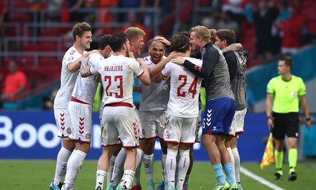 Dinamarca derrotó 2-1 a República Checa y avanzó a semifinales de la Eurocopa, donde se enfrentará a Inglaterra. Dinamarca derrotó 2-1 a República Checa y avanzó a semifinales de la Eurocopa, donde se enfrentará a Inglaterra.