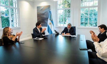 Nación y gremios docentes nacionales llegaron a un acuerdo paritario este viernes. Nación y gremios docentes nacionales llegaron a un acuerdo paritario este viernes.