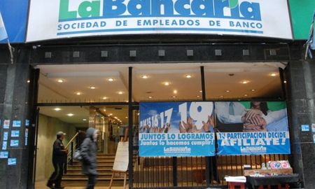 Paritarias: la Asociación Bancaria confirmó la actualización de los salarios. Paritarias: la Asociación Bancaria confirmó la actualización de los salarios.