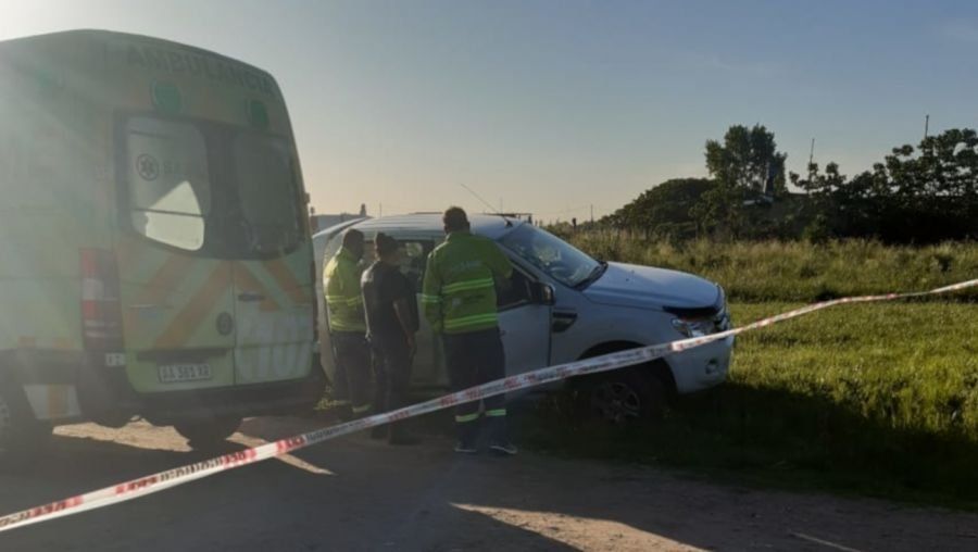 Uno de los ladrones terminó muerto dentro de la camioneta