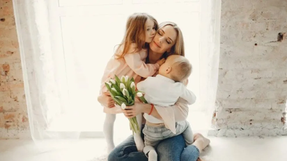 Día de la madre: frases cortas y lindas para felicitar a mamá en su día