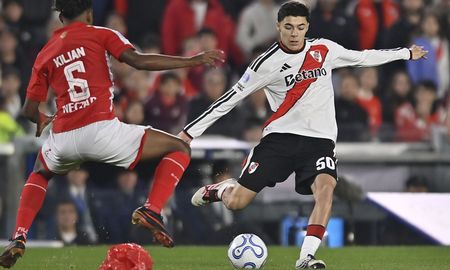 River e Independiente Santa Fe se enfrentaron en el Monumental por los octavos de final de la Copa Sudamericana 2026. River e Independiente Santa Fe se enfrentaron en el Monumental por los octavos de final de la Copa Sudamericana 2026.
