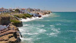 Un paraíso patagónico: Las Grutas combina aguas cálidas, paisajes únicos y una atmósfera mediterránea. Un paraíso patagónico: Las Grutas combina aguas cálidas, paisajes únicos y una atmósfera mediterránea.