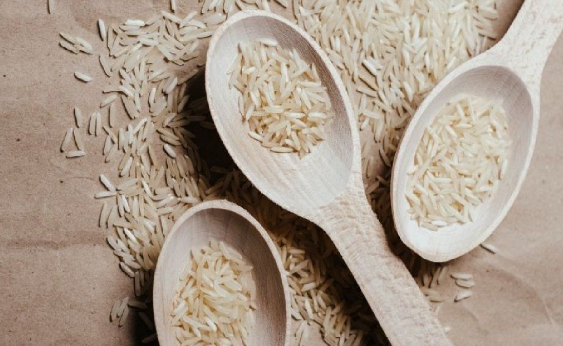 El agua de arroz es uno de los ingredientes naturales más populares del momento