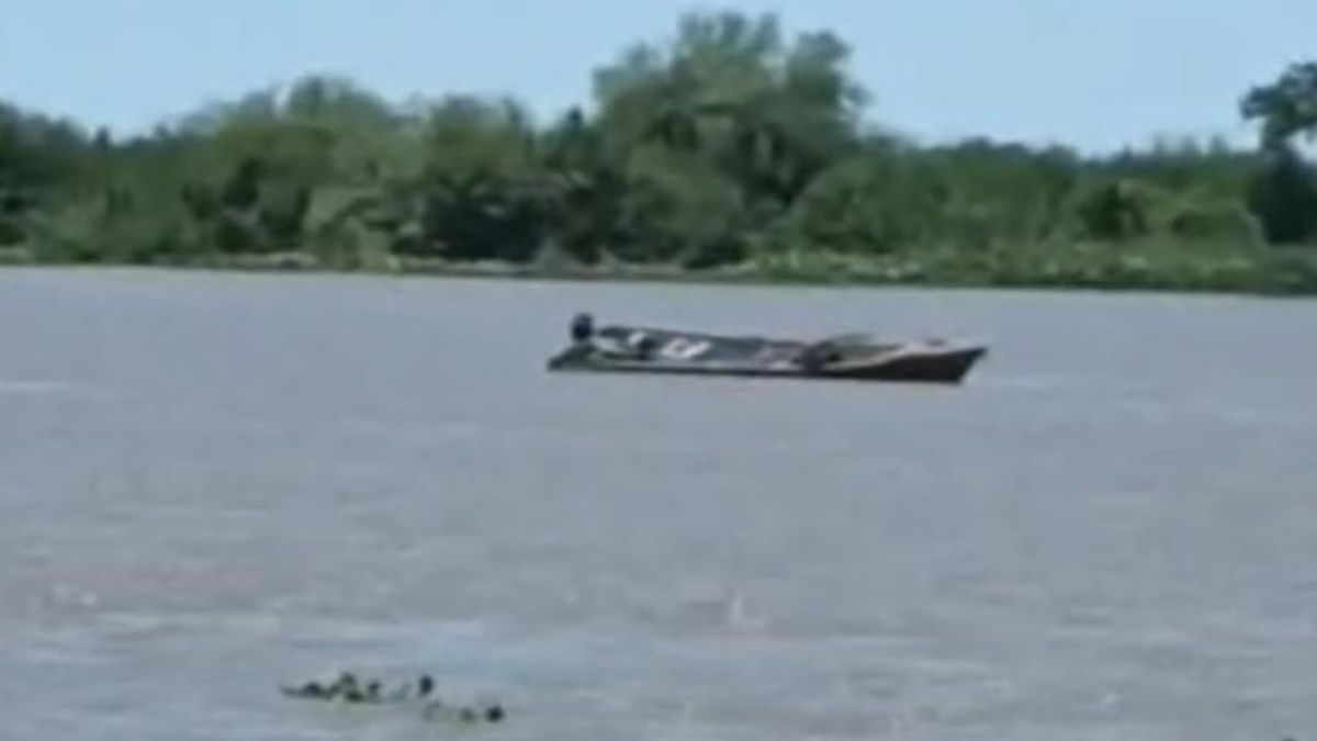 La canoa iba a la deriva con los cuerpos fallecidos. La misma fue advertida por vecinos de Sauce Viejo.&nbsp;