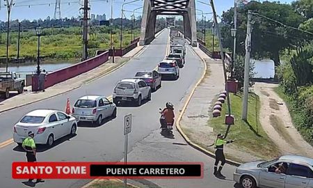 El tránsito sobre el puente Carretero Santa Fe - Santo Tomé está con importantes demoras. El tránsito sobre el puente Carretero Santa Fe - Santo Tomé está con importantes demoras.