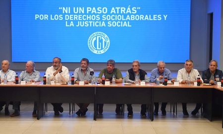 Los cotitulares de la CGT, Héctor Daer, Carlos Acuña y Pablo Moyano, encabezaron este miércoles una reunión en la central obrera. Los cotitulares de la CGT, Héctor Daer, Carlos Acuña y Pablo Moyano, encabezaron este miércoles una reunión en la central obrera.