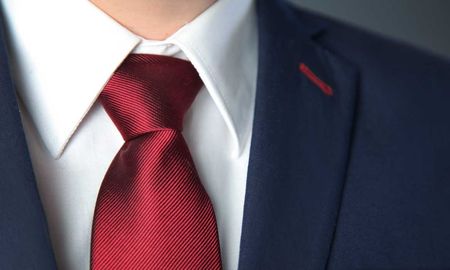El paso a paso para hacer el nudo de la corbata de formas diferentes. El paso a paso para hacer el nudo de la corbata de formas diferentes.