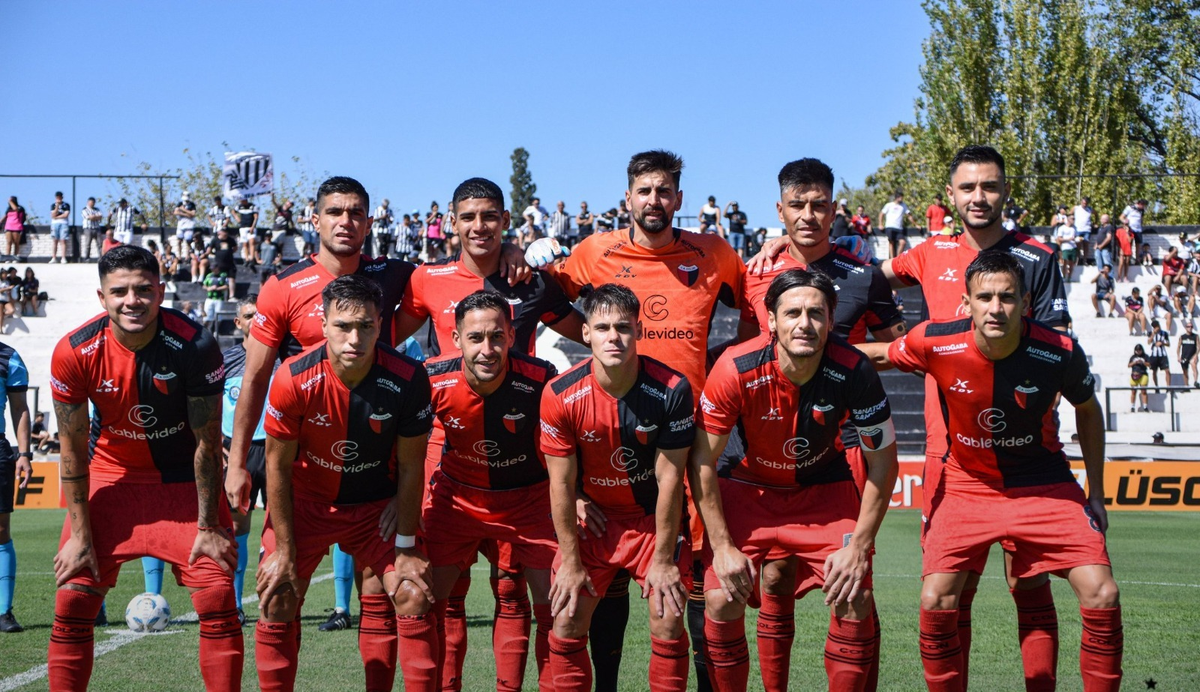 Los once de Colón en el partido ante Gimnasia de Mendoza. Los once de Colón en el partido ante Gimnasia de Mendoza.