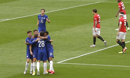 Con un 3-1, Chelsea eliminó al Manchester United y pasó a la final de la FA Cup, donde enfrentará al Arsenal. Con un 3-1, Chelsea eliminó al Manchester United y pasó a la final de la FA Cup, donde enfrentará al Arsenal.