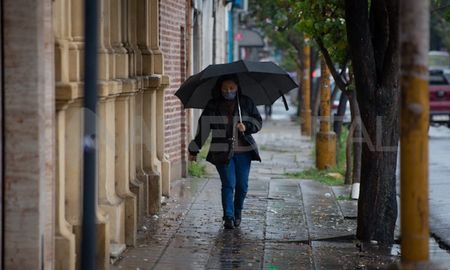 La nubosidad baja y los altos niveles de humedad generarán densos bancos de niebla que afectarán la visibilidad vehicular durante las primeras horas del martes. La nubosidad baja y los altos niveles de humedad generarán densos bancos de niebla que afectarán la visibilidad vehicular durante las primeras horas del martes.