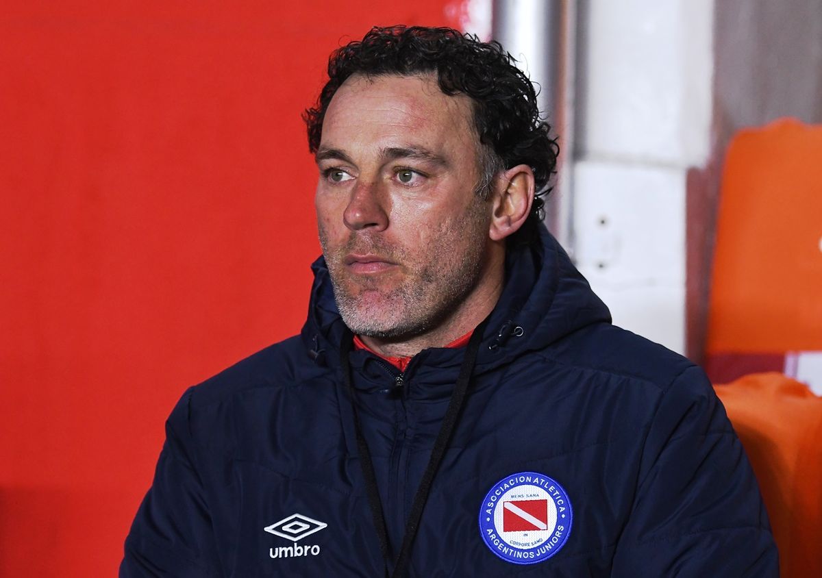 Gabriel Milito llamó a un excompañero suyo y de Lionel Messi en el Barcelona para jugar en Argentinos Juniors. Gabriel Milito llamó a un excompañero suyo y de Lionel Messi en el Barcelona para jugar en Argentinos Juniors.