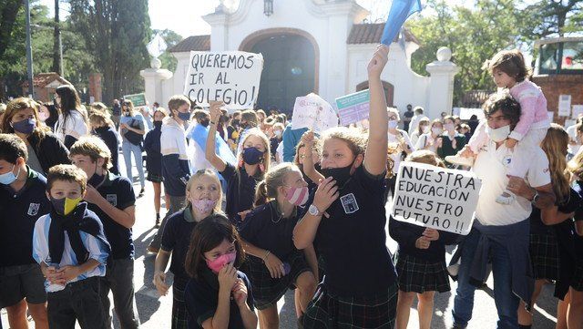 Reclamos en la Quinta de Olivos.