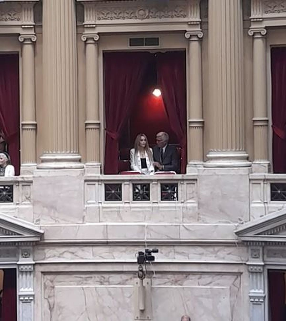 Fátima Florez presenció la asunción de su novio desde un palco. Fátima Florez presenció la asunción de su novio desde un palco.