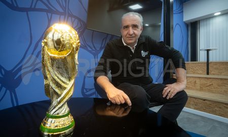Ariel Sclafani, representante de AFA y la LPF, trajo la Copa del Mundo a los estudios de AIRE. Ariel Sclafani, representante de AFA y la LPF, trajo la Copa del Mundo a los estudios de AIRE.