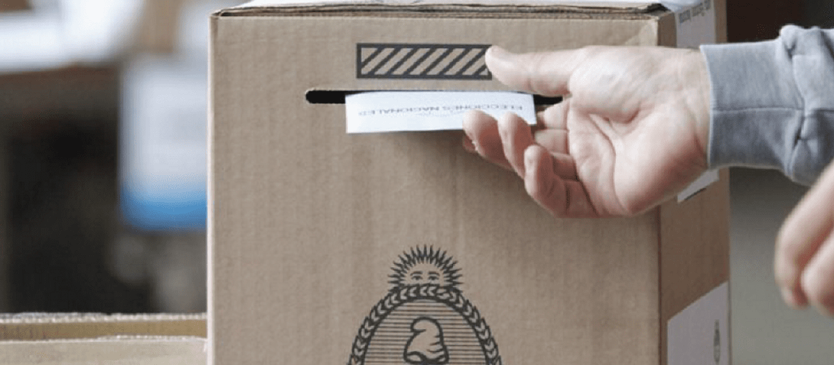 Se contabiliza voto en blanco a todo aquel en que un elector pone vac&iacute;o en la urna, sin elegir a ning&uacute;n candidato.