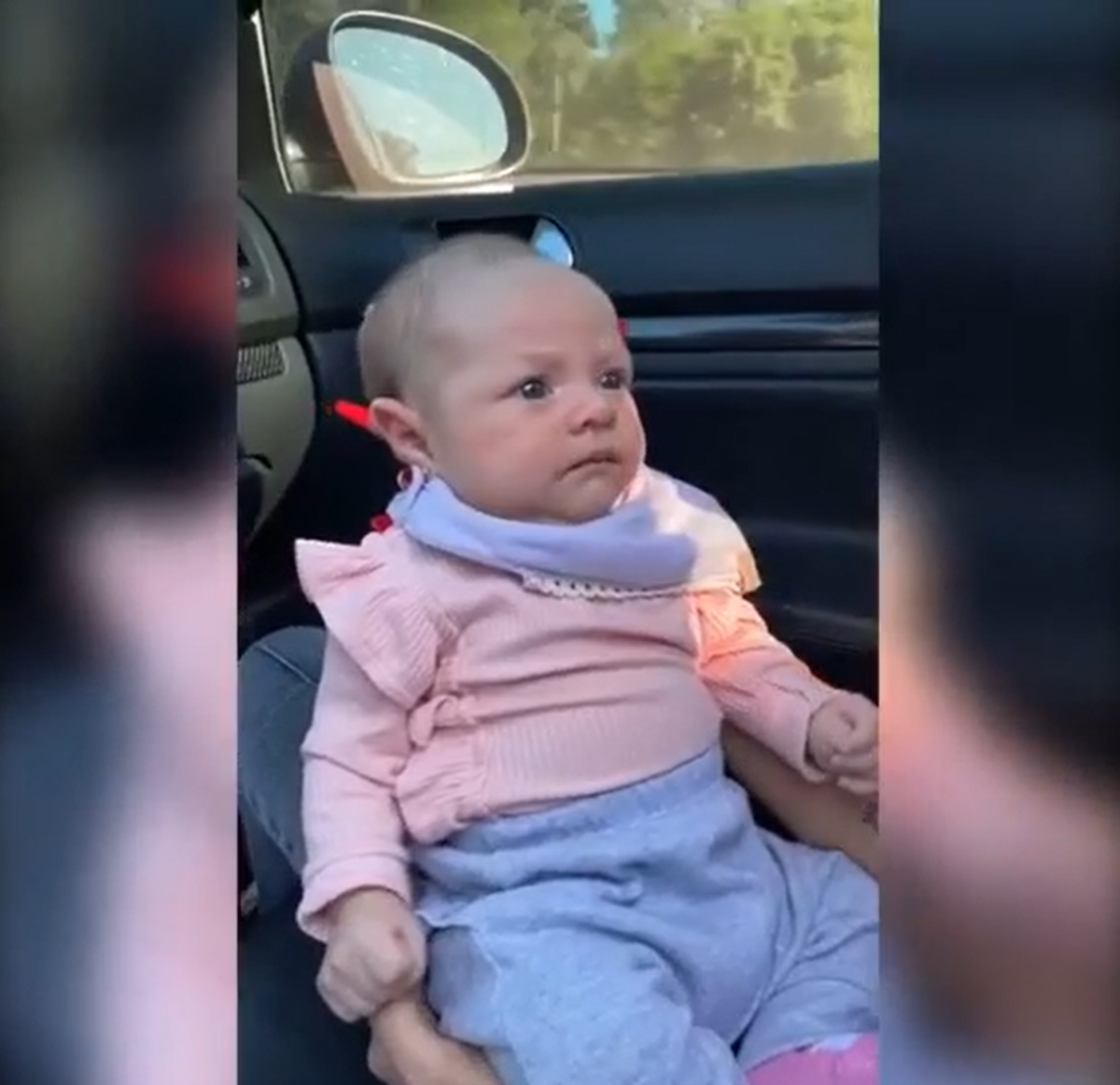 L-Gante llev&oacute; a su hija en el asiento de adelante.
