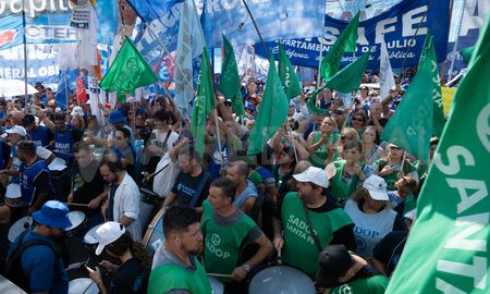 La Provincia aseguró que no convocará a los gremios hasta que finalicen los paros docentes. La Provincia aseguró que no convocará a los gremios hasta que finalicen los paros docentes.