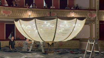 El emotivo ritual del descenso de la araña en el Teatro Municipal de Santa Fe