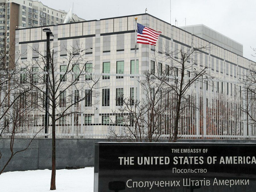 Estados Unidos aleja su embajada de la capital de Ucrania por la aceleración del despliegue ruso.
