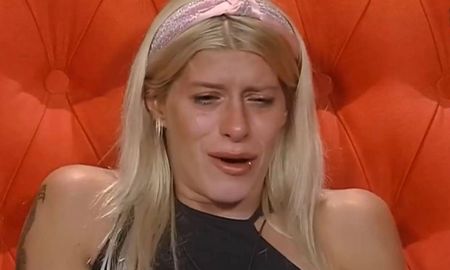 Camila de Gran Hermano, al borde de tirar todo por la borda. Camila de Gran Hermano, al borde de tirar todo por la borda.