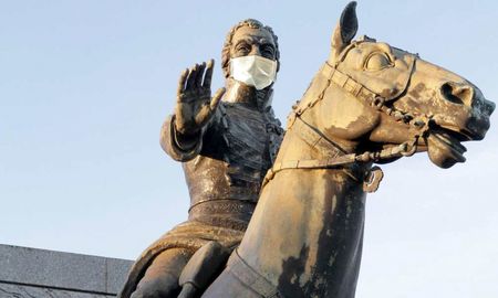 El Ministerio de Cultura de Santa Fe diseñó una campaña de intervención en imágenes de próceres y personajes, para concientizar sobre el uso del barbijo para contener al coronavirus. El Ministerio de Cultura de Santa Fe diseñó una campaña de intervención en imágenes de próceres y personajes, para concientizar sobre el uso del barbijo para contener al coronavirus.