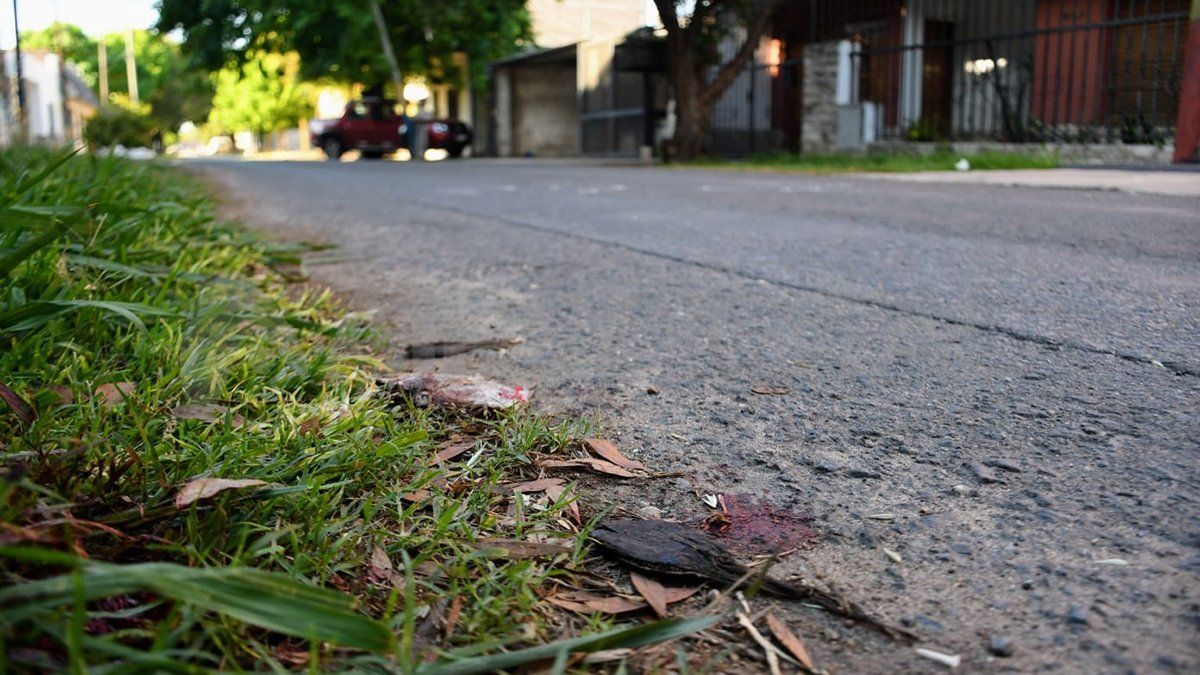 El hombre recibió al menos diez impactos de bala