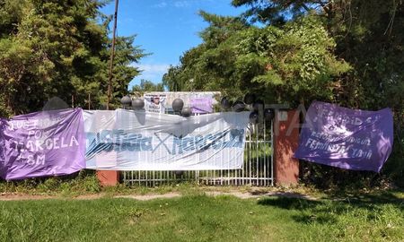 La marcha partió desde la Comisaría de Recreo y terminó en la entrada de la vivienda de César Pérez, apuntado como autor del femicidio quien se encuentra en prisión preventiva. La marcha partió desde la Comisaría de Recreo y terminó en la entrada de la vivienda de César Pérez, apuntado como autor del femicidio quien se encuentra en prisión preventiva.