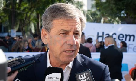 Jatón dijo que el aumento del boleto de colectivo ya está autorizado, pero impacta en unos días Jatón dijo que el aumento del boleto de colectivo ya está autorizado, pero impacta en unos días