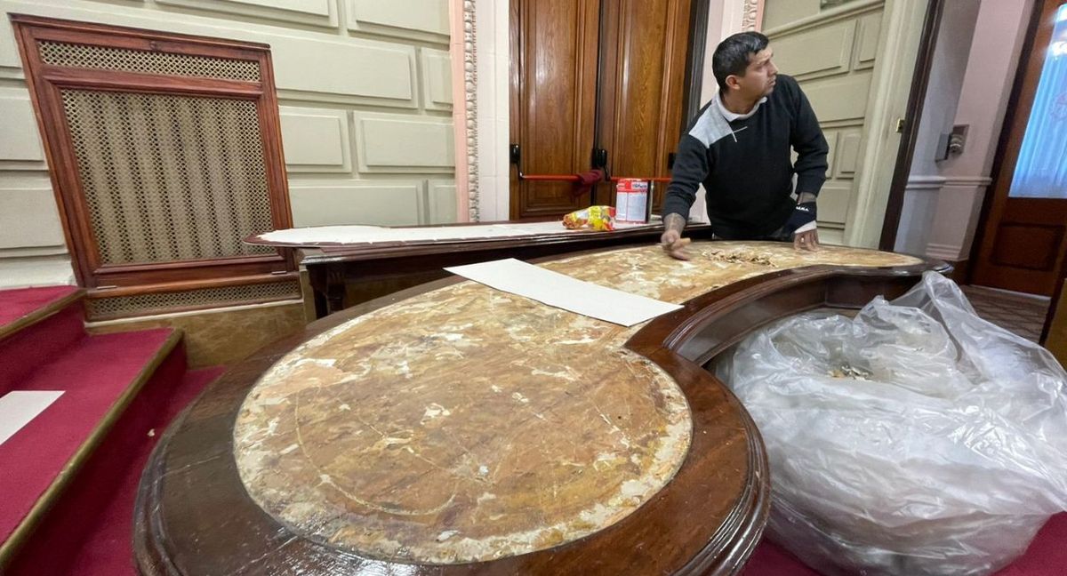 Los trabajos para acondicionar el recinto de la Cámara de Diputados de la provincia, donde se llevarán a cabo las deliberaciones, siguen a buen ritmo. Los trabajos para acondicionar el recinto de la Cámara de Diputados de la provincia, donde se llevarán a cabo las deliberaciones, siguen a buen ritmo.