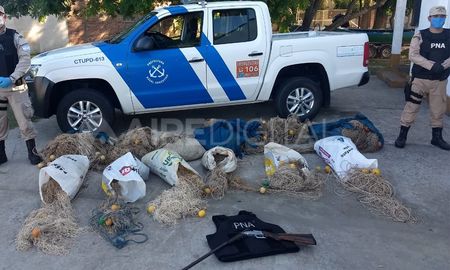 Redes, armas, una canoa y celulares, los elementos secuestrados tras los allanamientos. Redes, armas, una canoa y celulares, los elementos secuestrados tras los allanamientos.