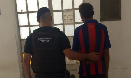 El detenido tiene 34 años y manifestó a personal policial que estaba en situación de calle. El detenido tiene 34 años y manifestó a personal policial que estaba en situación de calle.